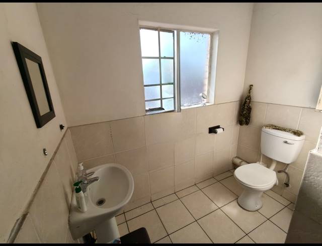 4 BEDROOM HOUSE FOR SALE IN OOS EINDE
